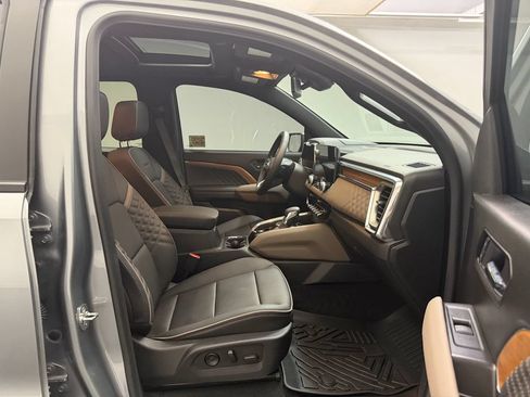 Used 2025 GMC Canyon Denali AWD/4WD image 26