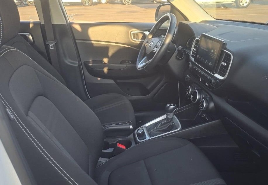 Used 2025 Hyundai Venue SEL FWD image 7