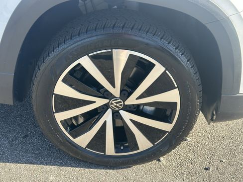 Used 2022 Volkswagen Taos SE image 15