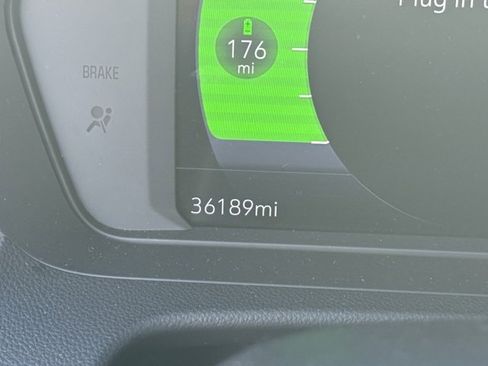 Used 2022 Chevrolet Bolt EUV LT w/ Convenience Package image 8