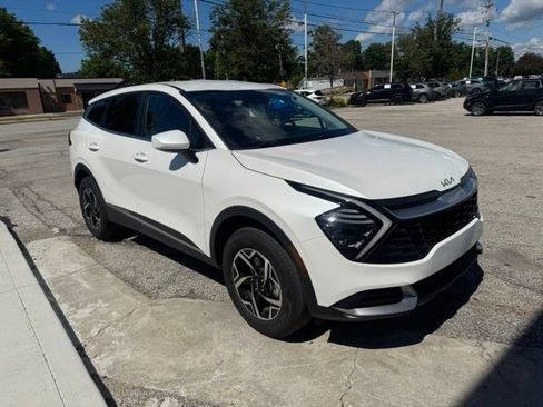 Certified 2024 Kia Sportage LX AWD/4WD image 2