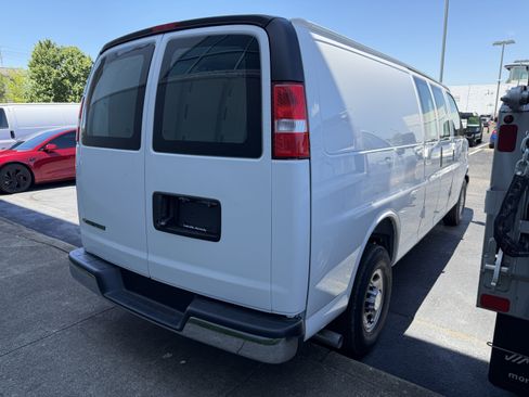 New 2026 Chevrolet Express 3500 Extended RWD image 7