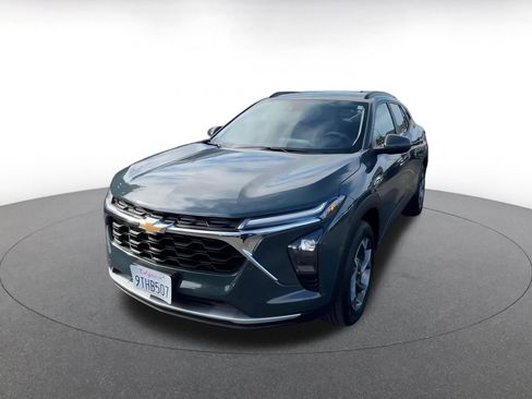 Used 2025 Chevrolet Trax LT image 7