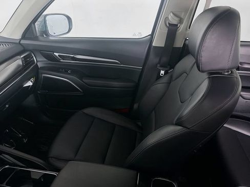 Used 2025 Kia Telluride S FWD image 23