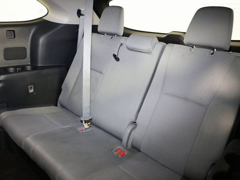 Used 2023 Toyota Highlander LE image 10