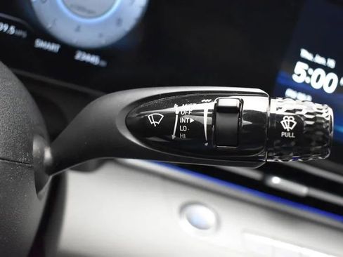 Used 2025 Hyundai Elantra Limited image 26