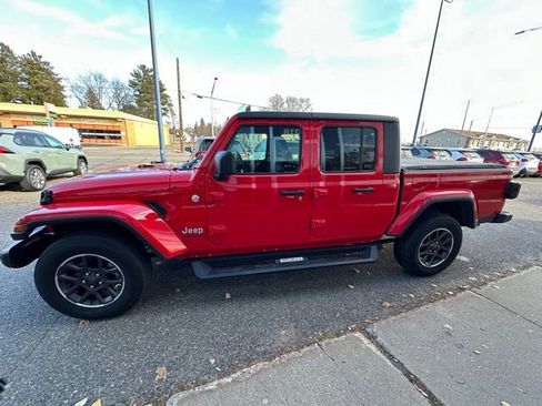 Used 2023 Jeep Gladiator Overland image 4