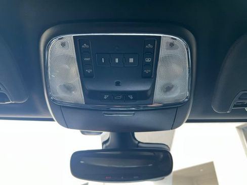 Used 2017 Jeep Grand Cherokee Trailhawk w/ Trailhawk Luxury Group AWD/4WD image 23