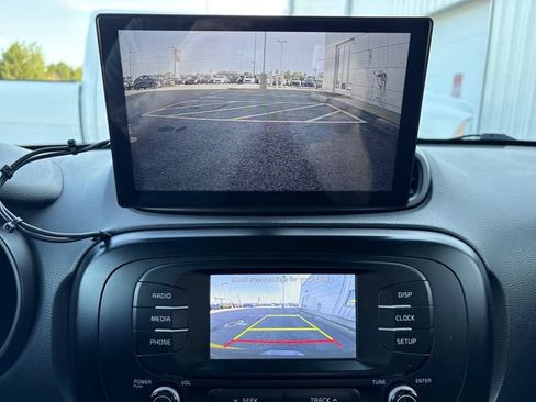 Used 2017 Kia Soul + FWD image 20