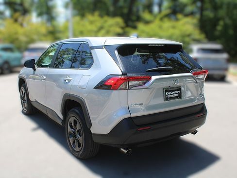Used 2024 Toyota RAV4 LE AWD/4WD image 7