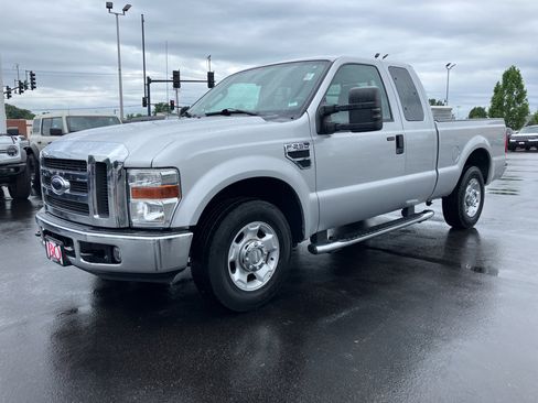 Used 2010 Ford F250 XLT RWD image 2