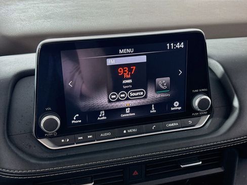 Used 2023 Nissan Rogue S image 15