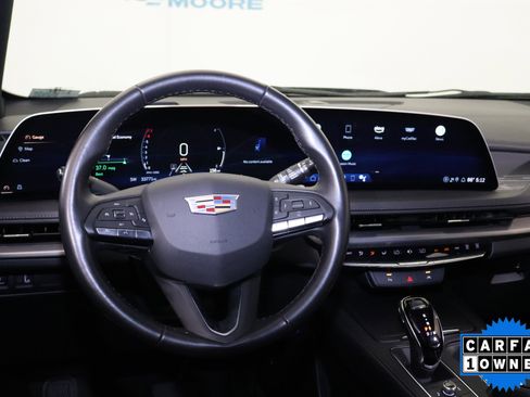 Used 2025 Cadillac XT4 Premium Luxury FWD image 17