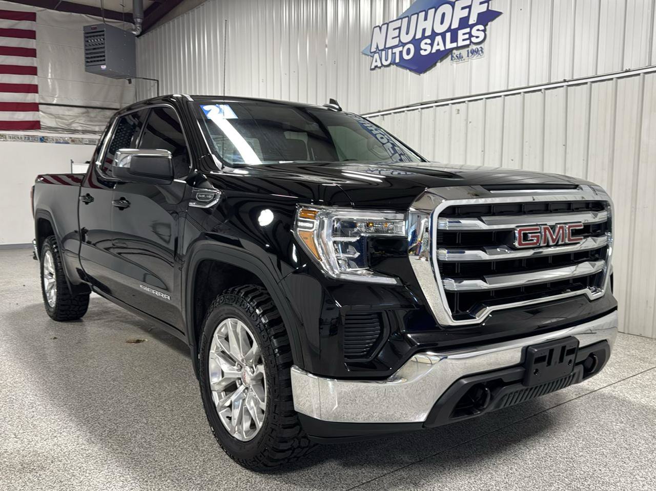 Used 2021 GMC Sierra 1500 SLE w/ X31 Off-Road Package AWD/4WD image 2