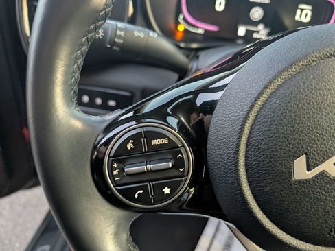 Used 2023 Kia Soul EX image 17