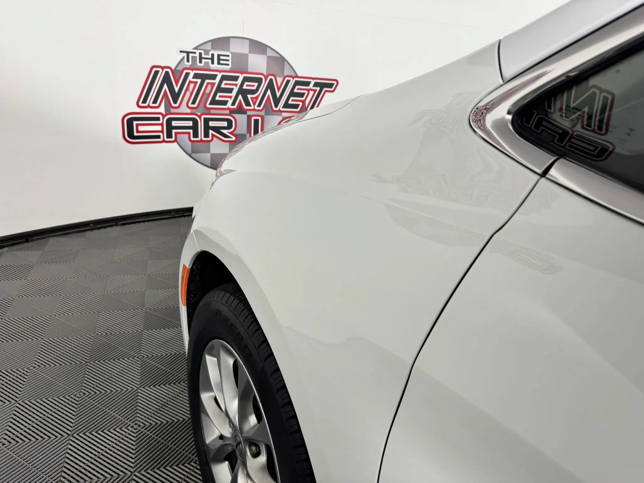 Used 2024 Chrysler Pacifica Touring-L AWD/4WD image 24