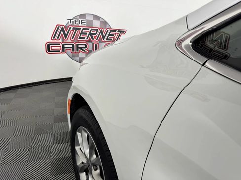 Used 2024 Chrysler Pacifica Touring-L AWD/4WD image 24