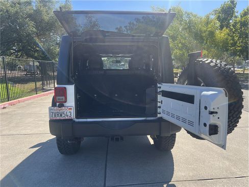 Used 2013 Jeep Wrangler Unlimited Rubicon AWD/4WD image 10
