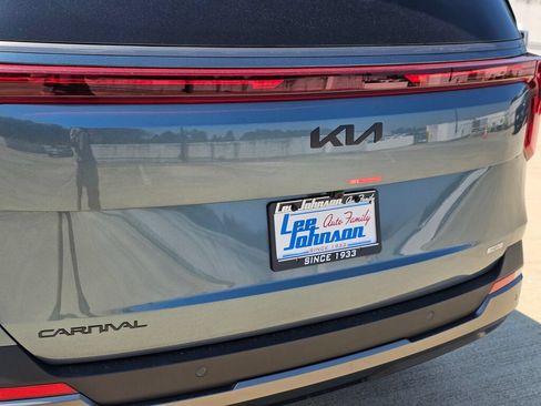 New 2027 Kia Carnival SX w/ Dark Edition Package FWD image 28
