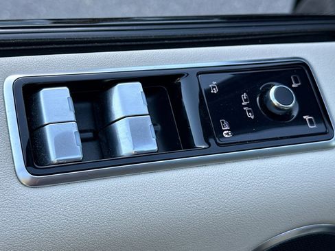 Used 2021 Land Rover Range Rover Sport HSE Silver Edition image 15