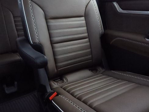 New 2026 GMC Acadia Denali Ultimate w/ LPO, Floor Liner Package AWD/4WD image 9