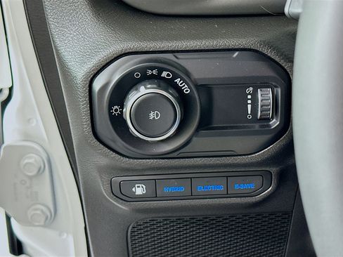 Used 2023 Jeep Wrangler Unlimited w/ Convenience Group AWD/4WD image 16
