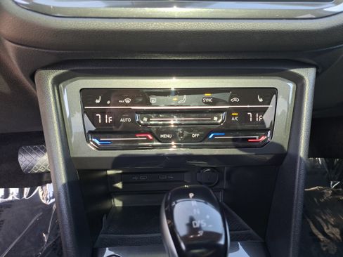 Used 2023 Volkswagen Tiguan SE w/ Panoramic Sunroof Package FWD image 20