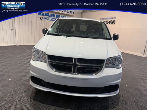 Used 2017 Dodge Grand Caravan SE FWD image 2