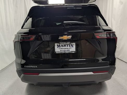 New 2027 Chevrolet Equinox LT w/ Convenience Package II FWD image 4