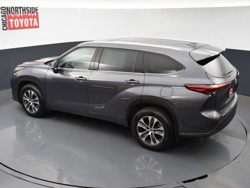 Used 2022 Toyota Highlander XLE image 23