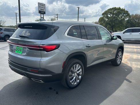 Used 2025 Buick Enclave Preferred image 3