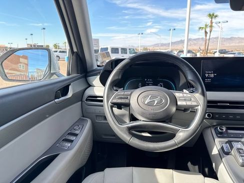 Used 2025 Hyundai Palisade SEL FWD image 13
