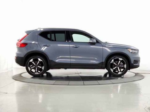 Used 2020 Volvo XC40 T5 Momentum w/ Protection Package Premier image 13