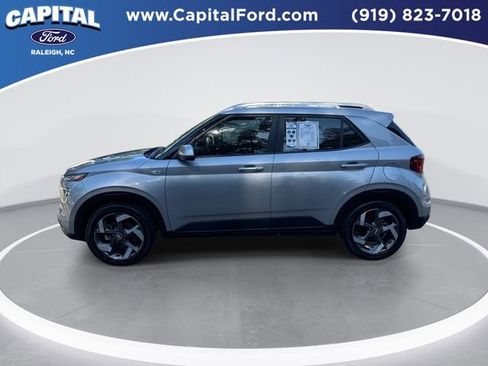 Used 2025 Hyundai Venue SEL FWD image 5