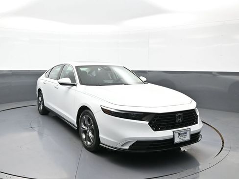 Certified 2023 Honda Accord EX image 3