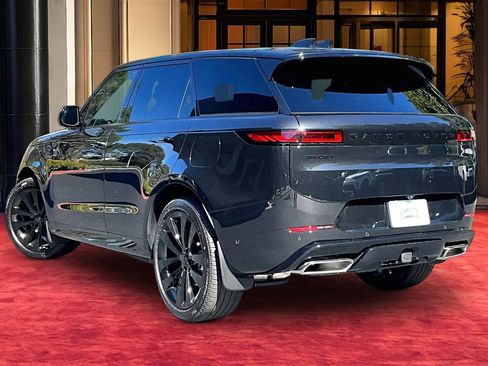 New 2026 Land Rover Range Rover Sport Dynamic SE image 2