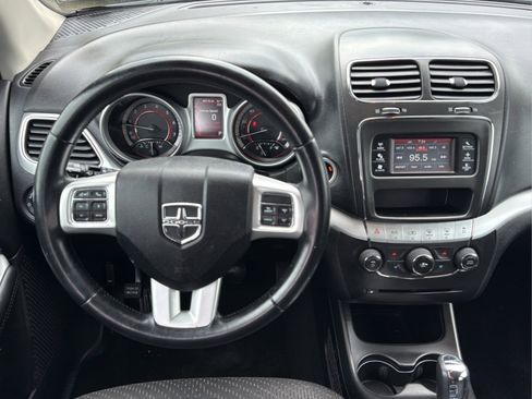 Used 2018 Dodge Journey SE w/ Connectivity Group FWD image 18