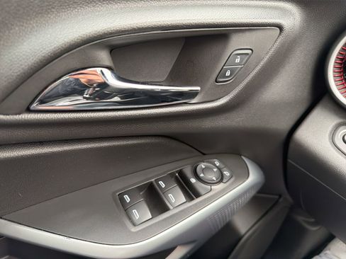 Used 2024 Chevrolet Trax RS FWD image 21