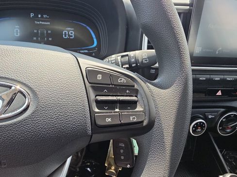 Certified 2025 Hyundai Venue SE FWD image 22