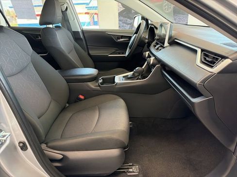 Used 2025 Toyota RAV4 XLE AWD/4WD image 11