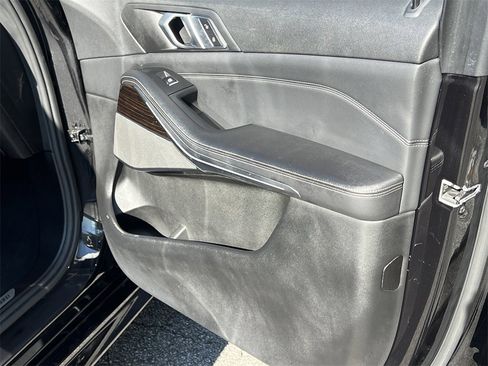 Used 2019 BMW X5 xDrive40i w/ M Sport Package image 12