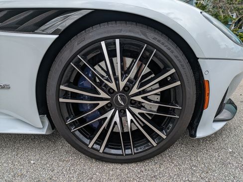 Used 2020 Aston Martin DBS Superleggera Volante RWD image 13