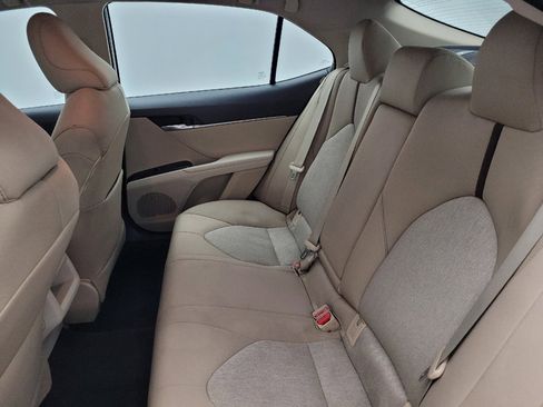 Used 2018 Toyota Camry LE w/ Convenience Package FWD image 18