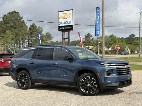 New 2026 Chevrolet Traverse LT image 3