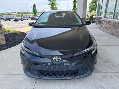 Used 2022 Toyota Corolla LE FWD image 3