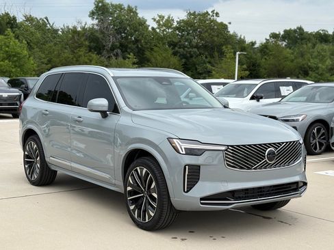 New 2026 Volvo XC90 B5 Core w/ Protection Package Premier image 4