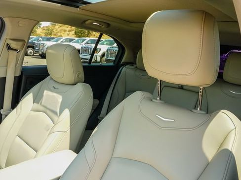 Used 2019 Cadillac XT4 Luxury FWD image 13