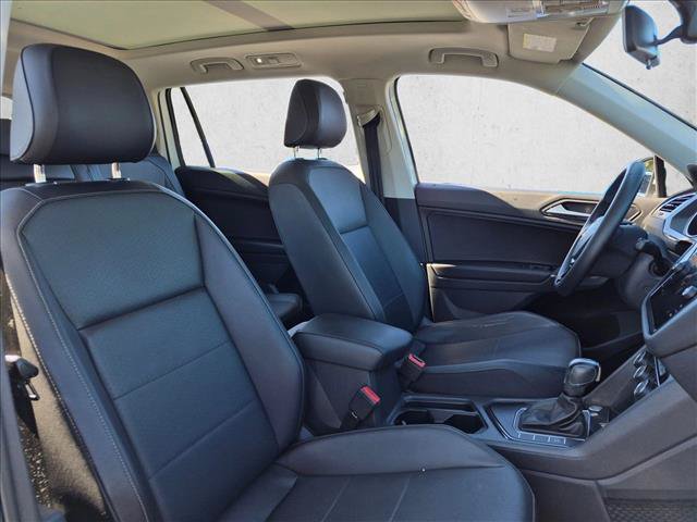 Used 2020 Volkswagen Tiguan SE w/ Panoramic Sunroof Package FWD image 18
