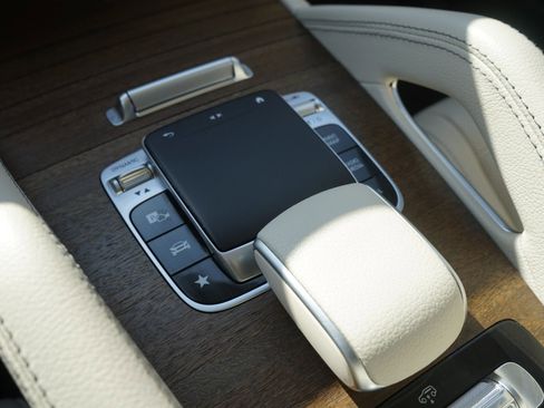 Used 2020 Mercedes-Benz GLS 450 4MATIC image 24