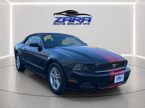 Used 2014 Ford Mustang Convertible RWD image 9